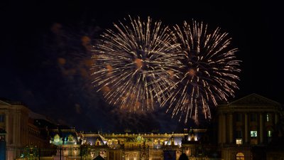 Photo from gallery Fireworks in Versailles, Sept 2020 taken on 2020:09:05 22:57:10 at Versailles by DrJLT