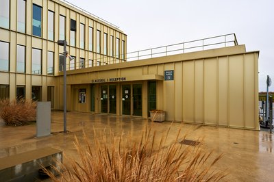 Photo from gallery HEC Paris [Dec 2021] taken on 2021-12-12 15:13:08 at Yvelines by DrJLT