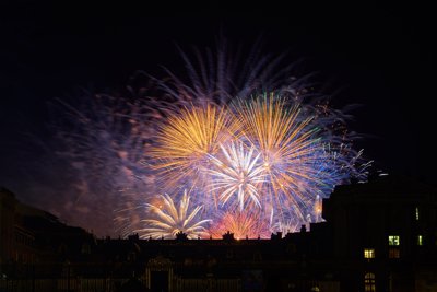 Photo from gallery Fireworks in Versailles, Sept 2020 taken on 2020:09:05 23:02:13 at Versailles by DrJLT