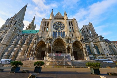 Photo from gallery Chartres [Nov 2021] taken on 2021-11-24 15:39:23 at Chartres by DrJLT