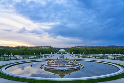 Photo from gallery Versailles (Swans, Chateau, Park) Spring 201904 taken on 2019:04:08 20:01:10 at Versailles by DrJLT
