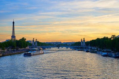 Photo from gallery Paris (Louvre, Seine, Eiffel Tower, Notre-Dame), Summer 201906 taken on 2019:06:01 21:32:00 at Paris by DrJLT
