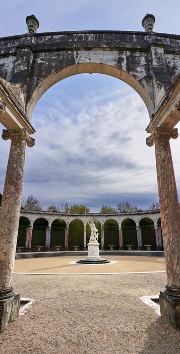 Photo from gallery Versailles (Swans, Chateau, Park) Spring 201904 taken on 2019:04:08 17:29:00 at Versailles by DrJLT