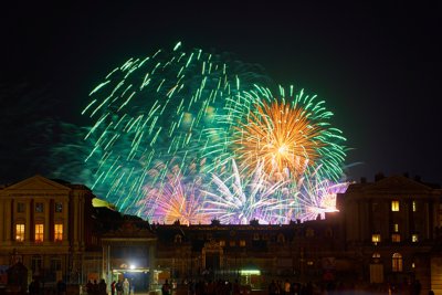 Photo from gallery Fireworks in Versailles, Sept 2020 taken on 2020:09:12 23:02:02 at Versailles by DrJLT