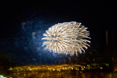 Photo from gallery Fireworks in Versailles, Sept 2020 taken on 2020:09:05 22:51:11 at Versailles by DrJLT
