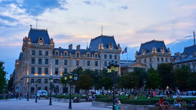 Photo from gallery Paris Summer 201807 taken on 2018:07:19 21:40:50 at Paris by DrJLT