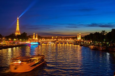 Photo from gallery Paris (Louvre, Seine, Eiffel Tower, Notre-Dame), Summer 201906 taken on 2019:06:01 22:48:17 at Paris by DrJLT