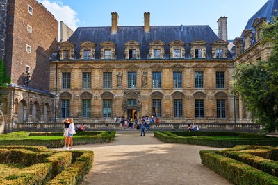 Photo from gallery Paris (Archives Nationales, Places des Vosges, Bourse) Summer 201908 taken on 2019:08:07 17:43:14 at Paris by DrJLT
