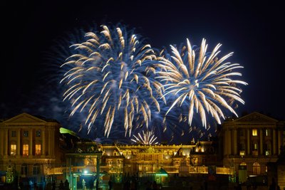 Photo from gallery Fireworks in Versailles, Sept 2020 taken on 2020:09:12 22:51:10 at Versailles by DrJLT